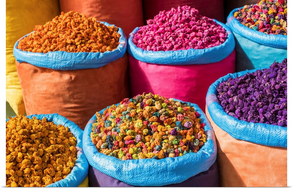 Morocco, Marrakech-Safi (Marrakesh-Tensift-El Haouz) region, Marrakesh. Colorful spices for sale in spice market, medina o...