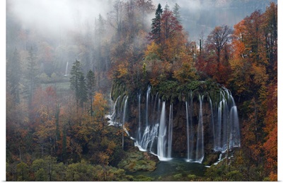 Croatia, The incredible autumn colours and waterfalls of Plitvice National Park