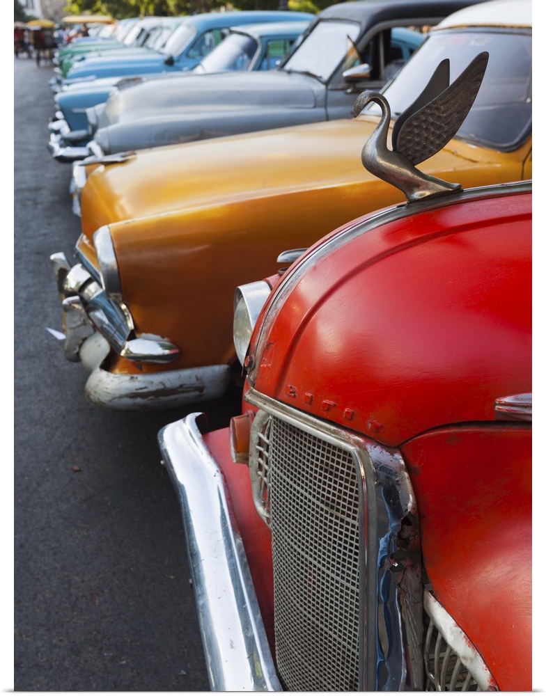 Cuba, Havana, Central Havana, Parque de la Fraternidad, old 1950s-era US cars