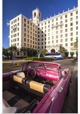 Cuba, Havana, Vedado, Hotel Nacional and 1950's-era US car