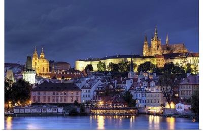 Czech Republic, Prague, Charles Bridge, Hradcany Castle and St. Vitus Cathedral