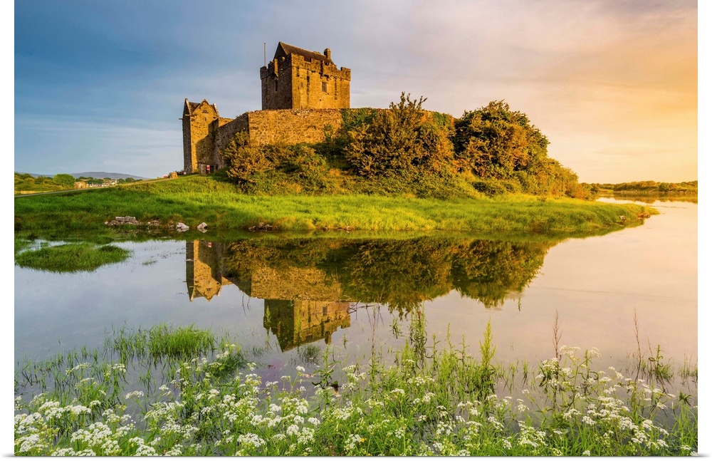 Dunguaire Castle, County Galway, Connacht province, Republic of Ireland, Europe.
