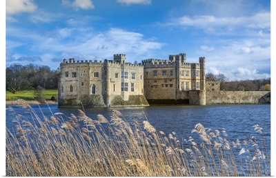 England, Kent, Maidstone, Leeds Castle And Lake