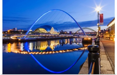 England, Tyne and Wear, Newcastle, Gateshead Millenium Bridge