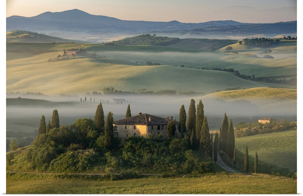 Europe, Italy, Tuscany, Toscana,San Quirico d'Orcia, farm house in the morning