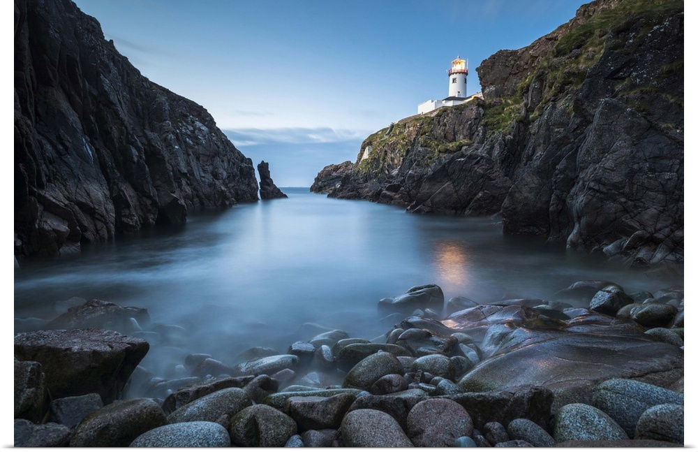 Fanad Head (Fanaid) lighthouse, County Donegal, Ulster region, Ireland, Europe. View of the lighthouse from the down of th...