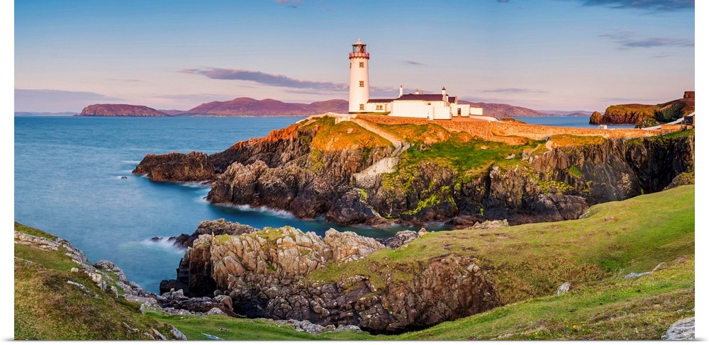 Fanad Head (Fanaid) lighthouse, County Donegal, Ulster region, Ireland, Europe. Panoramic view of the lighthouse and its c...