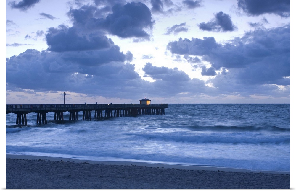 Florida / Pompano Beach / Fishing Pier / Atlantic Ocean / Dawn