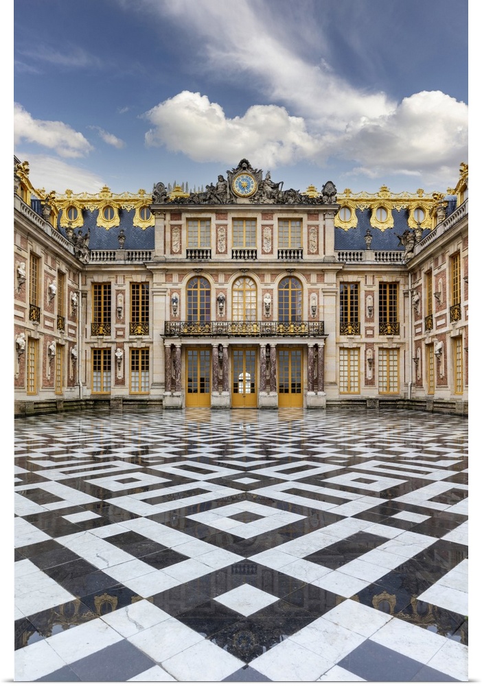 France, Ile-de-France, Yvelines, Versailles, Palace of Versailles, the marble Courtyard.