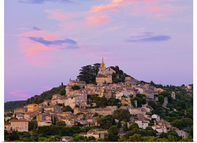 France, Provence, Bonnieux, Hilltop village at dusk
