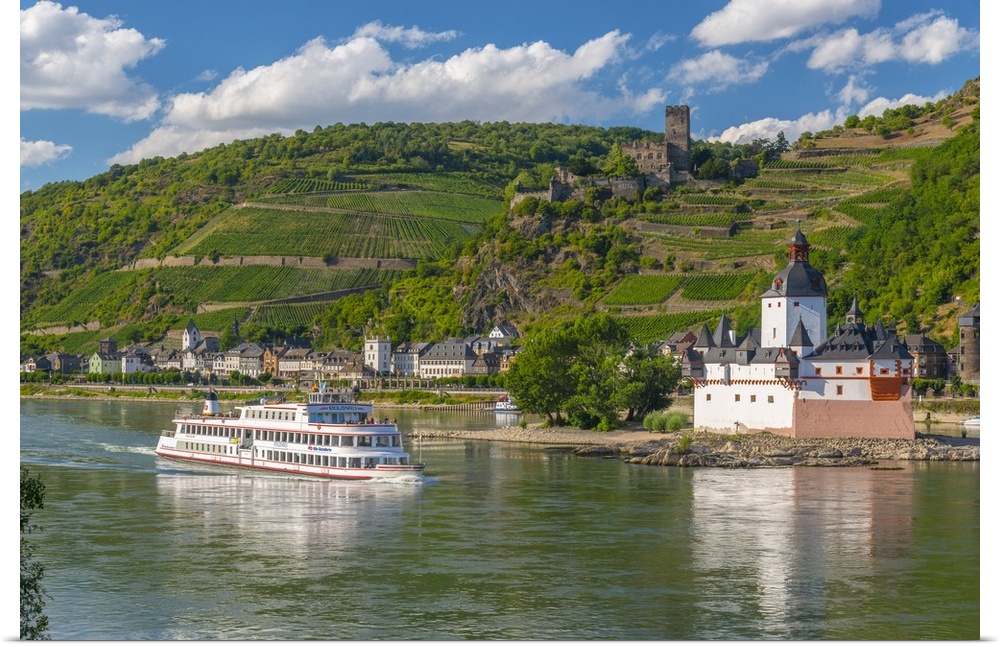 Germany, Rhineland Palatinate, River Rhine, Burg Gutenfels and Burg Pfalzgravenstein, Sightseeing Ship.