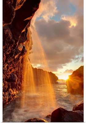 Hawaii, Kauai, Queen's Bath and waterfall