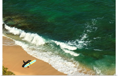 Hawaii, Oahu, Honolulu, surfers on Kahala Beach