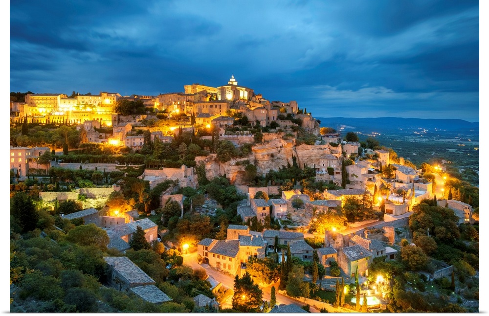 Hilltop town of Gordes at dusk, Vaucluse, Provence-Alpes-Cote d'Azur, France.