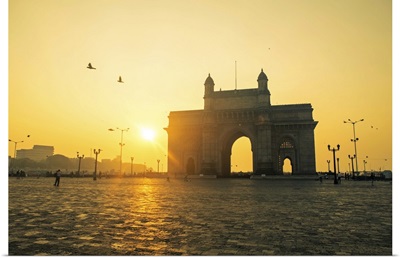 India, Maharashtra, Mumbai, Gateway of India, the Gateway of India at dawn