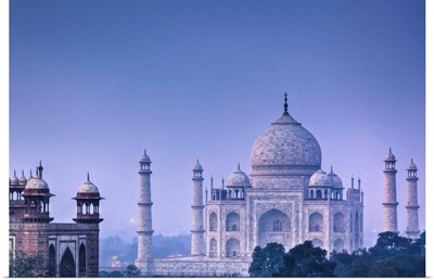 India, Uttar Pradesh, Agra, Taj Mahal, on a full moon night