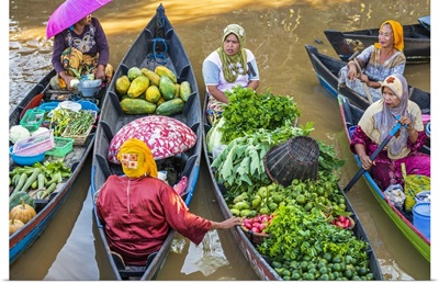 Indonesia, Market vendors pause to chat at a floating market on the Barito River