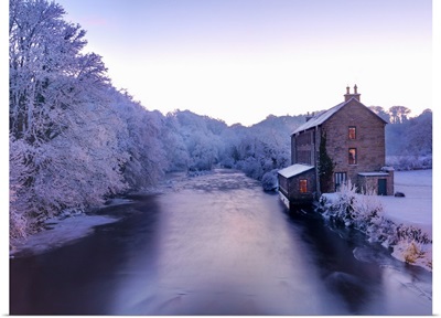 Ireland, County Donegal, Ramelton, River lennon in winter, House by river