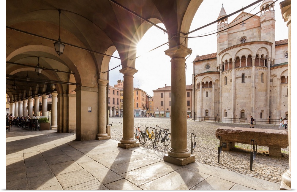 Italy, Italia; Emilia-Romagna; Modena district. Modena. Piazza Grande, the Cathedral (UNESCO World Heritage).