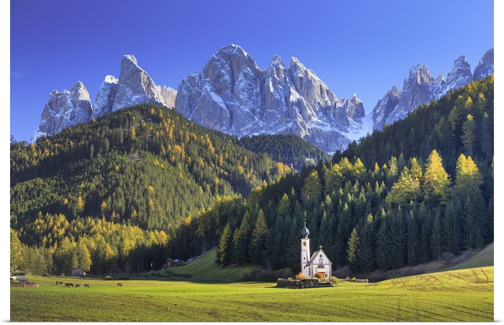 Italy, Trentino Alto Adige, South Tyrol Region, Val di Funes, Ranui Church with Puez Odle Dolomites Group (Puez Geisler) i...