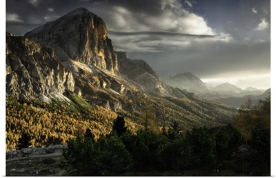 Italy, Veneto, Cortina d'Ampezzo, Dolomites, Sunrise From Tofana Di Rozes Mountains