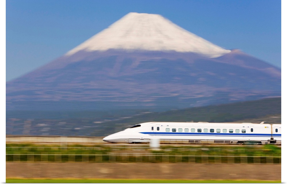 Japan, Houshu, Shinkansen (Bullet train) which reaches speeds of up to 300km/h passing Mount Fuji (blurred motion)