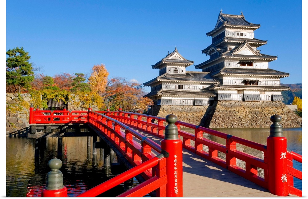 Japan, Central Honshu (Chubu), Nagano Prefecture, Matsumoto, Matsumoto-jo (Matsumoto Castle), the three-turreted donjon wa...
