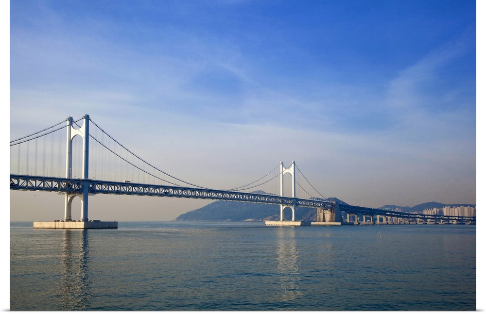 Korea, Gyeongsangnam-do, Busan,  Gwangan - Gwangalli beach, Gwangan Bridge also know as Diamond Bridge