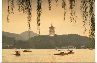 Leifeng Pagoda at dusk, West Lake, Hangzhou, Zhejiang, China