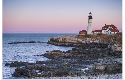 Maine, Portland, Cape Elizabeth, Portland Head Light, lighthouse, dusk