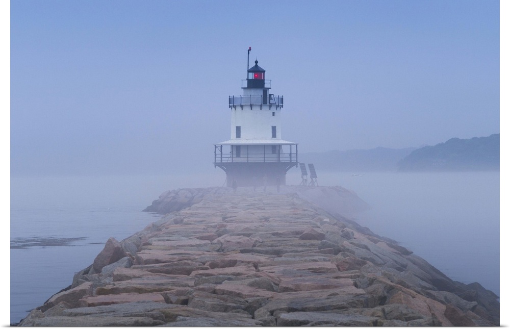USA, Maine, South Portland, Spring Point Ledge Lighthouse in fog.