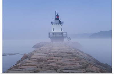 Maine, South Portland, Spring Point Ledge Lighthouse in fog