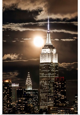 Manhattan, Moonrise over the Empire State Building, New York
