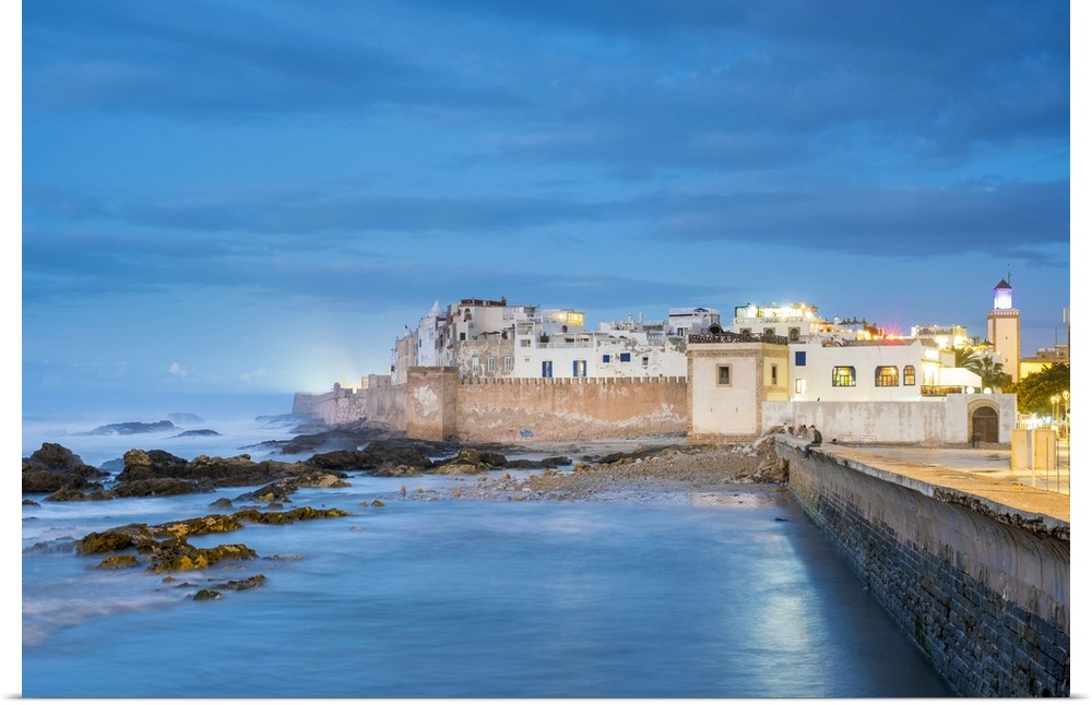 Morocco, Marrakesh-Safi (Marrakesh-Tensift-El Haouz) region, Essaouira. Medina (old town) at dusk, protected by 18th-centu...