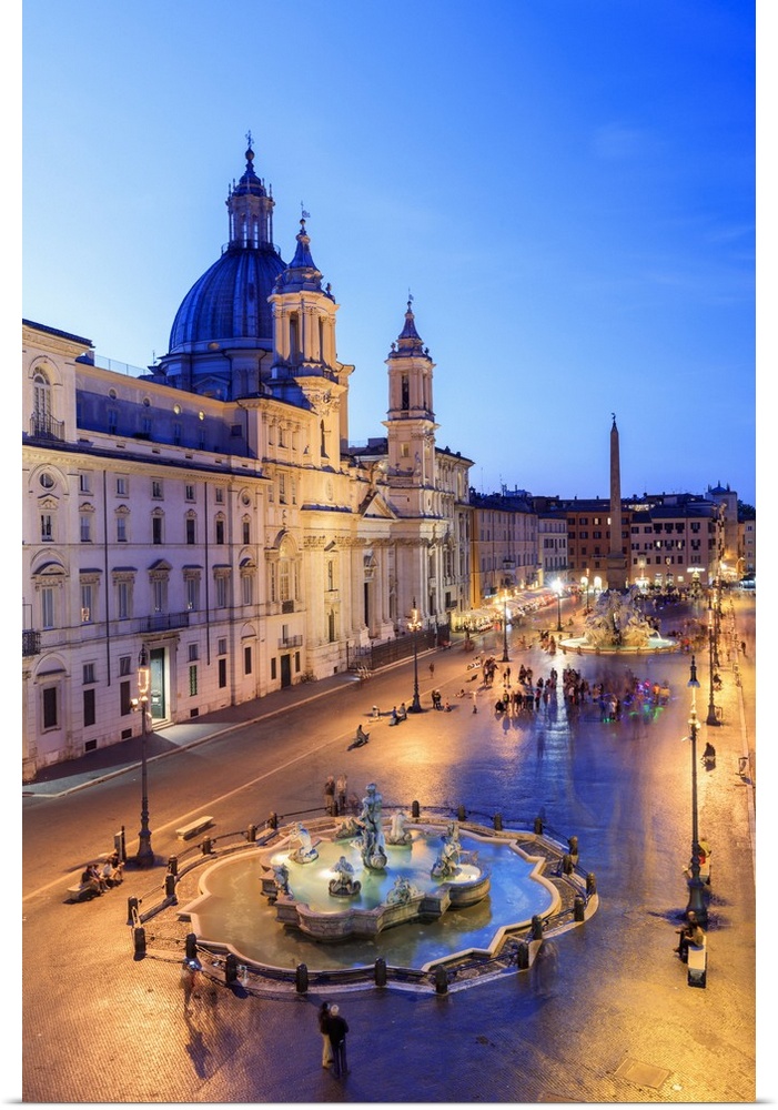 Italy, Rome, Navona square with Sant'Agnese in Agone church and 4 rivers fountain (Fontana dei Quattro Fiumi) by night