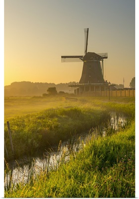 Netherlands, North Holland, Zaandam, Zaanse Schans, The Seeker Oilmill at sunrise