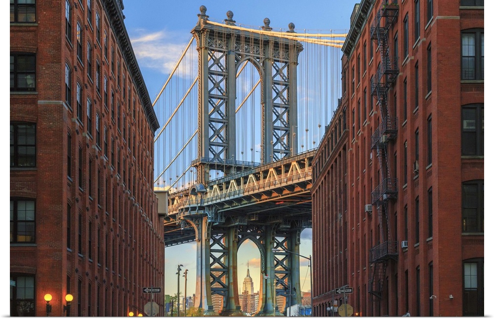 USA, New York, Brooklyn, Dumbo, Manhattan Bridge and Empire State Building.