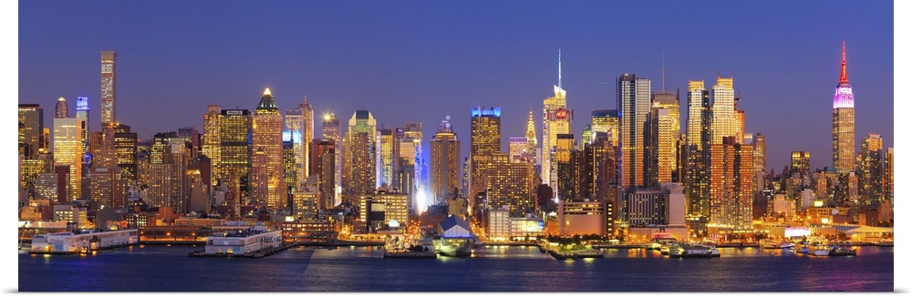 USA, New York, New York City, Manhattan Skyline from New Jersey.