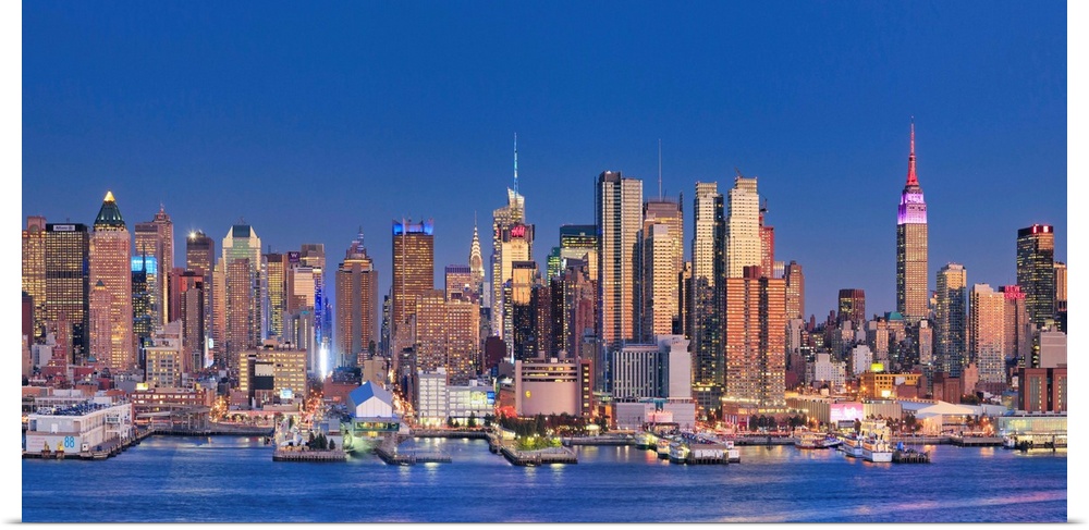 USA, New York, New York City, Manhattan Skyline from New Jersey.