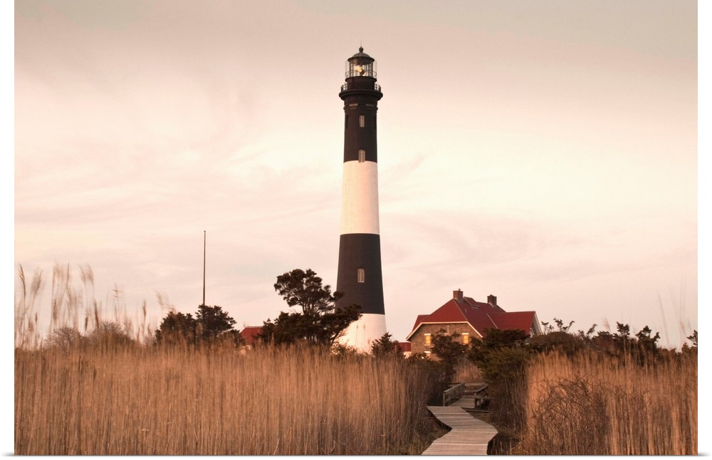 USA, New York, Long Island, Fire Island, Robert Moses State Park, Fire Island Lighthouse, sunset