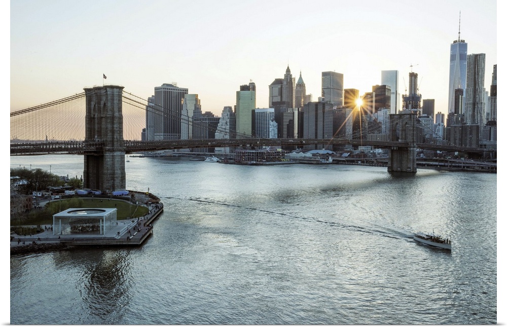 USA, New York, Manhattan, Lower Manhattan, Brooklyn Bridge and East River.