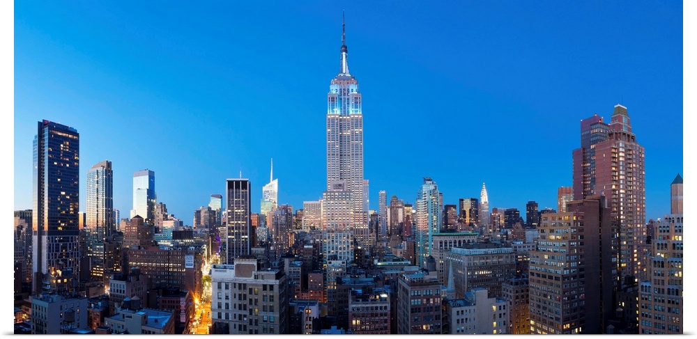 United States of America, New York, New York City, Manhattan, Midtown Manhattan, elevated dusk view towards the Empire Sta...
