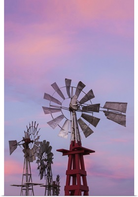 Oklahoma, Elk City, vintage farm windmills