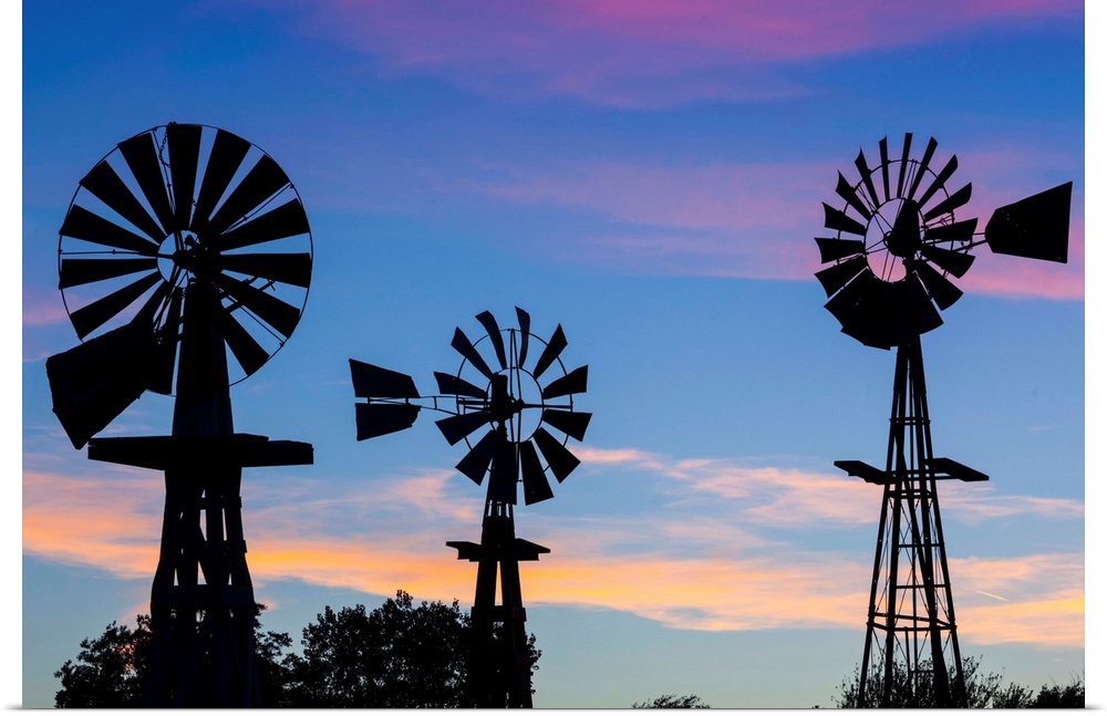 USA, Oklahoma, Elk City, vintage farm windmills, dusk