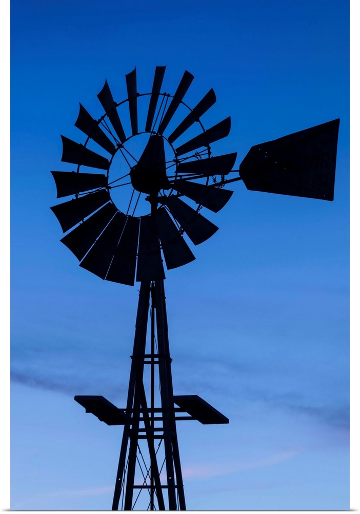 USA, Oklahoma, Elk City, vintage farm windmills, dusk