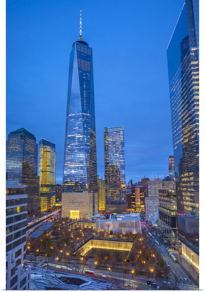 One World Trade Center and 911 Memorial, Lower Manhattan, New York City, New York, USA.