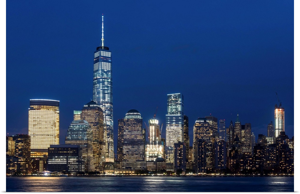 Night view of One World Trade Center and Lower Manhattan financial center, Manhattan, New York, USA.