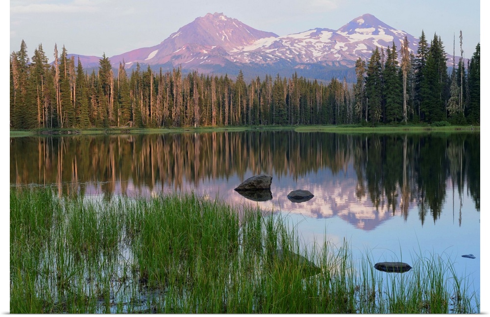 USA, Pacific Northwest, Oregon Cascades, Scott lake with three sisters mountains.