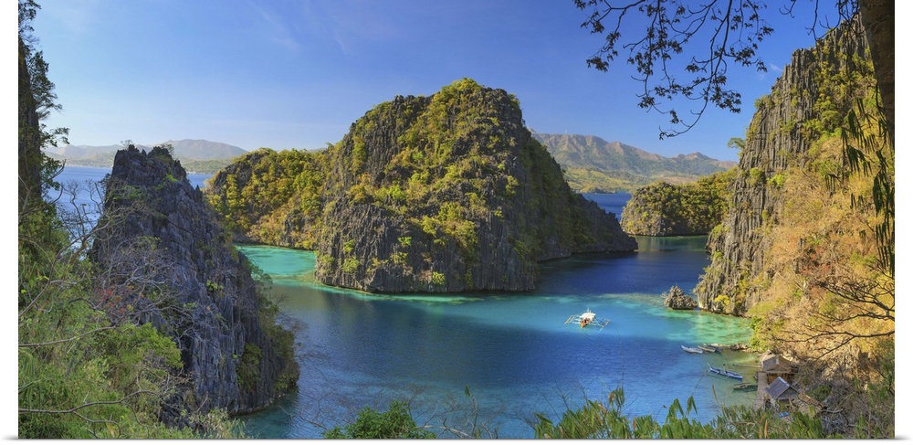 Philippines, Palawan, Coron Island, Kayangan Lake, elevated view from one of the limestone cliffs