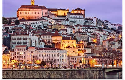 Portugal, Baixo Mondego, Coimbra, twilight view of the medieval city center